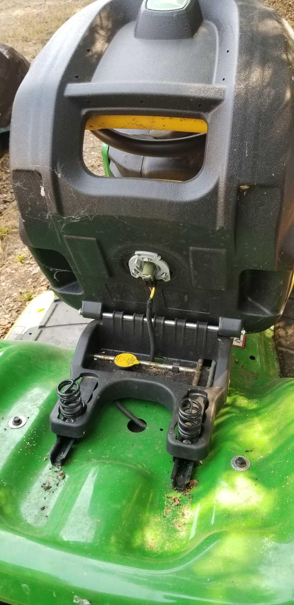 John Deere X350 Lawn Tractor with 48 in Deck
