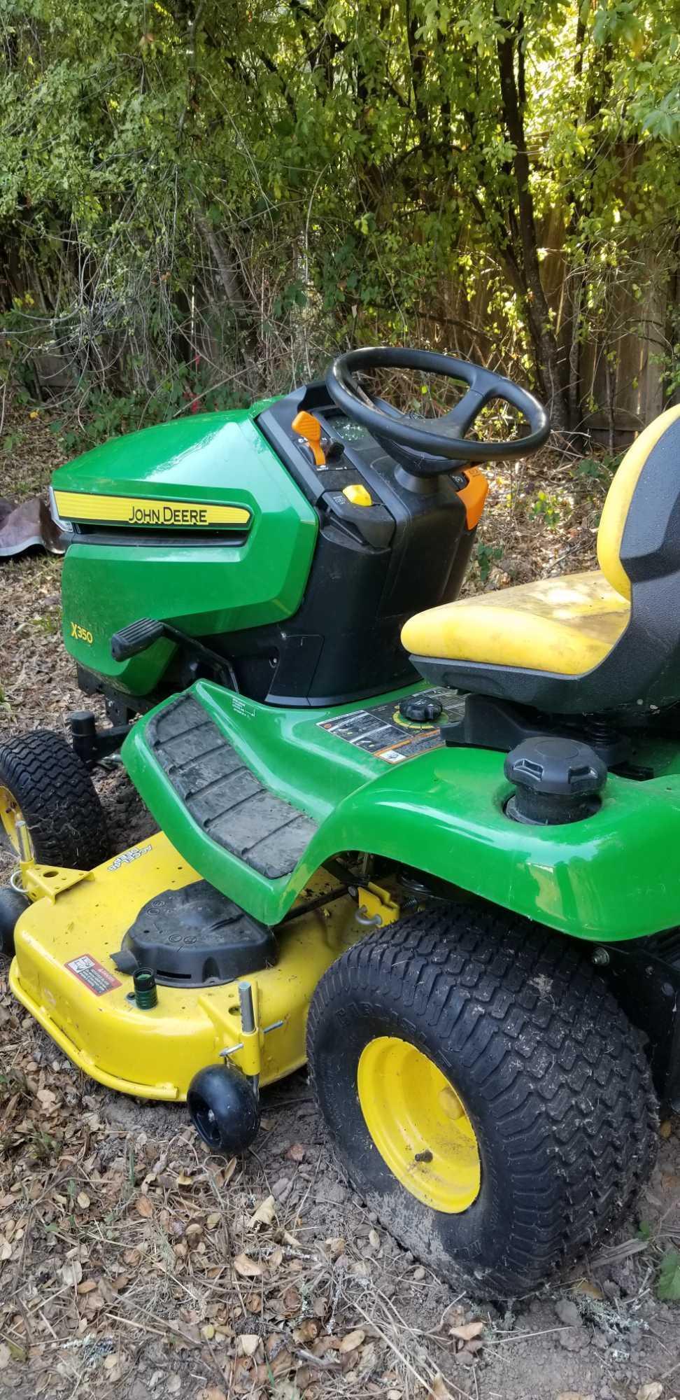 John Deere X350 Lawn Tractor with 48 in Deck