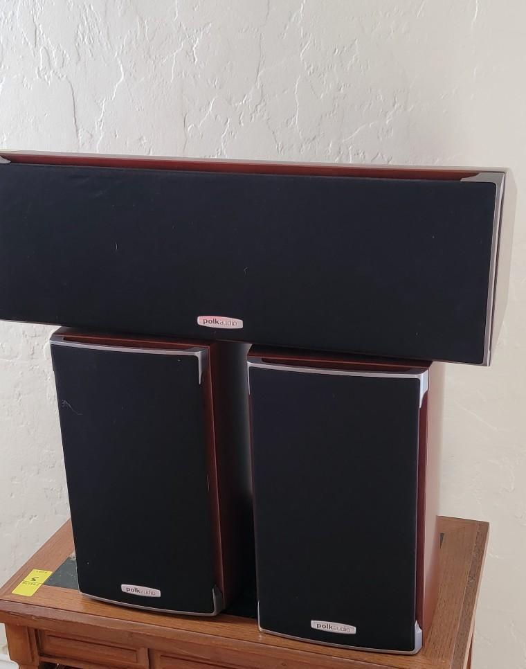 POLK AUDIO BOOKSHELF SPEAKERS & CENTER SPEAKER