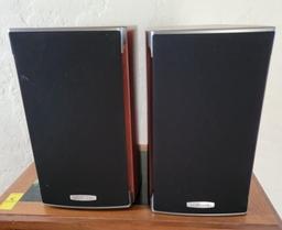 POLK AUDIO BOOKSHELF SPEAKERS & CENTER SPEAKER