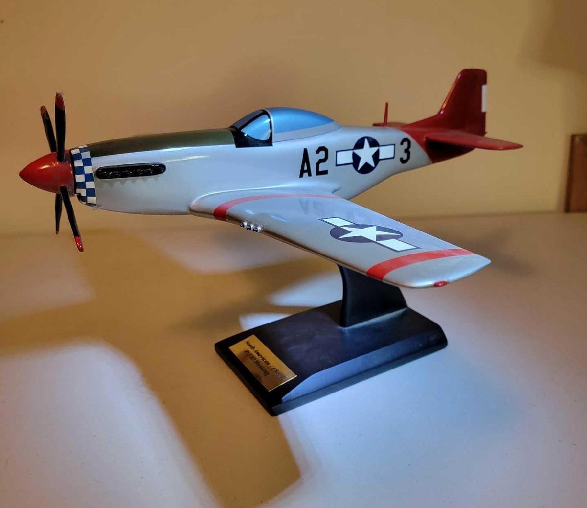 NORTH AMERICAN SAAF P-51D AIRCRAFT MODEL