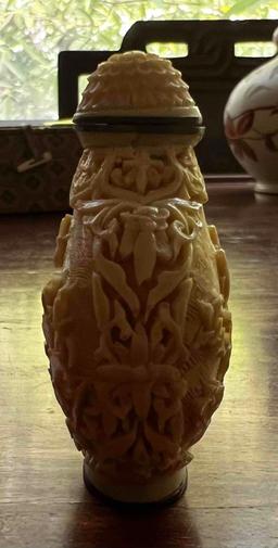 ANTIQUE CHINESE CARVED SNUFF BOTTLE