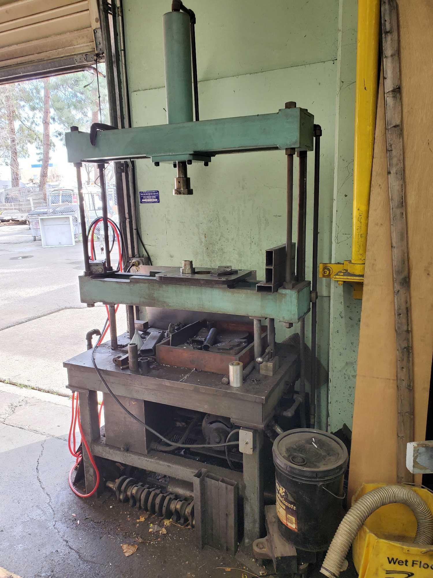 HYDRAULIC BROACH PRESS