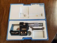 FOWLER & NSK DIGITRIX II MICROMETER