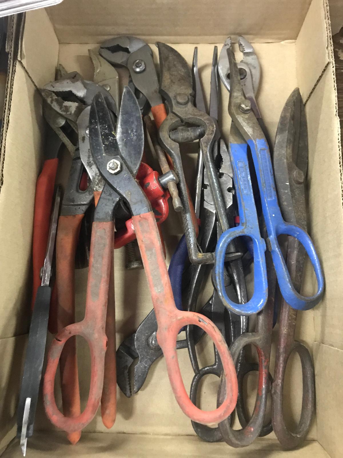 Lot of pliers, scissors, Etc. (lot 4)