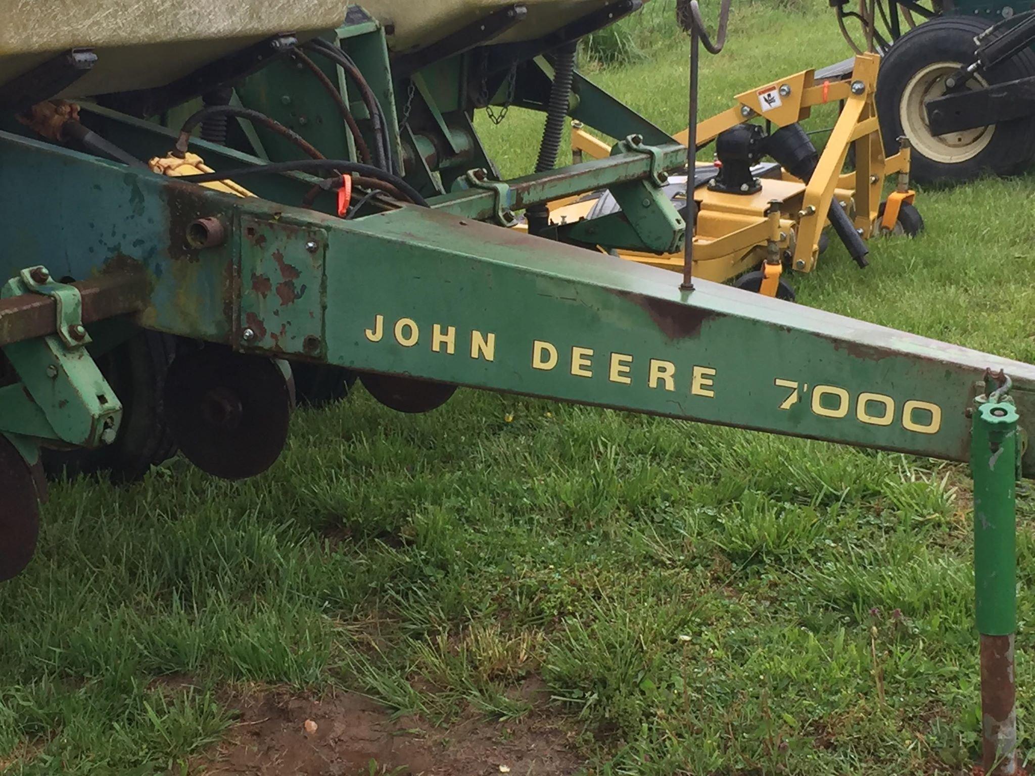 6 ROW JD 7000 CORN PLANTER