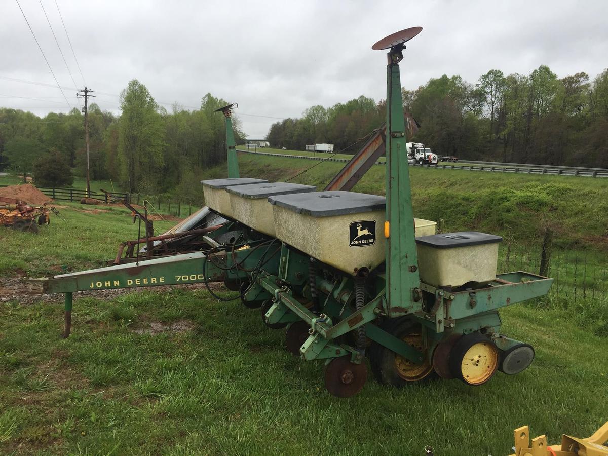 6 ROW JD 7000 CORN PLANTER