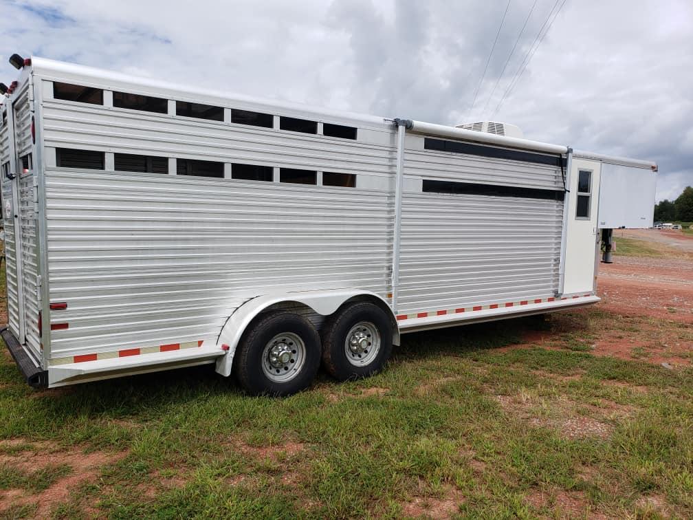 2002 MODEL SUNDOWNER ALUMINUM HORSE TRAILER W/ LIVING QUARTERS - OPEN STOCK