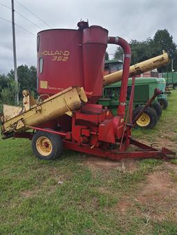 NEW HOLLAND 352 MIXER/GRINDER