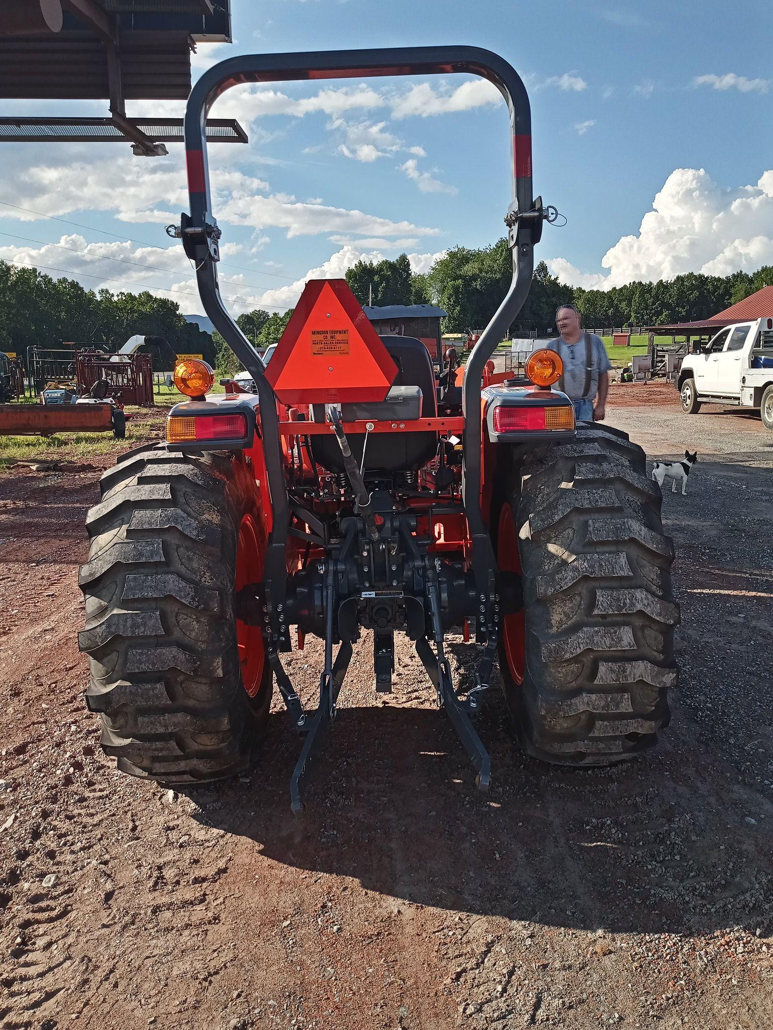 KUBOTA L4701 TRACTOR WITH LA 765 LOADER, WORKS AND RUNS WITH 91.8MI!