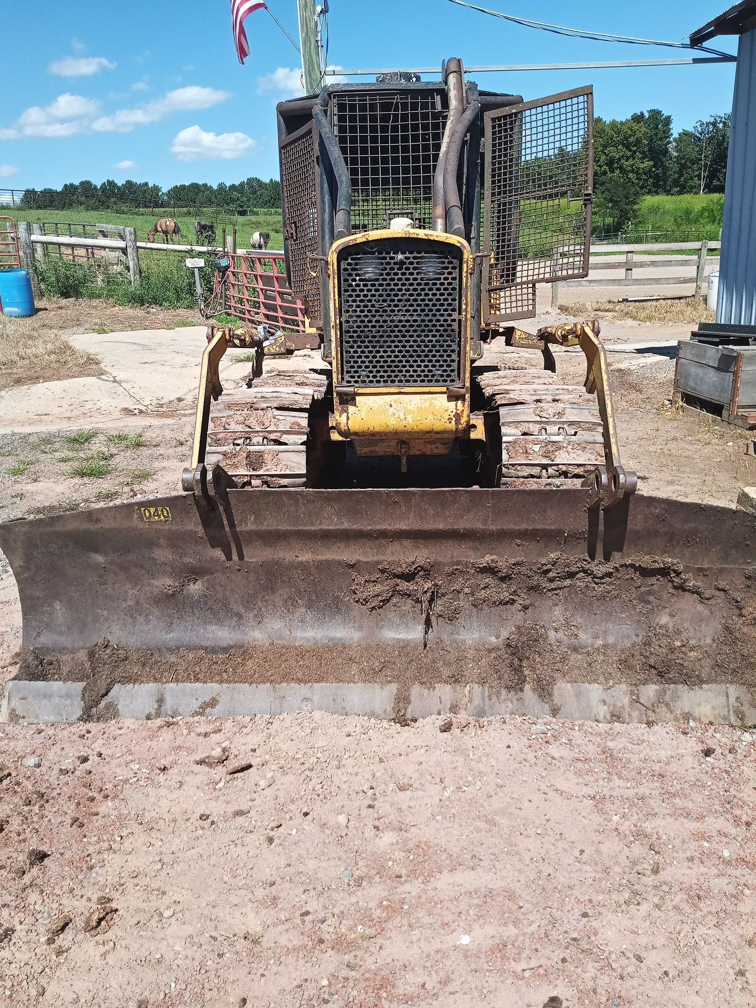 JOHN DEERE BULLDOZER W/ WINCH