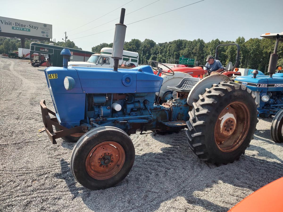 FORD 3000 TRACTOR: GAS WITH POWER STEERING, 8 SPEED, SHOWING 1296.3HRS