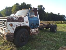 1974 GMC 6000 V8 - RUNS BUT NO BRAKES - W/ TITLE