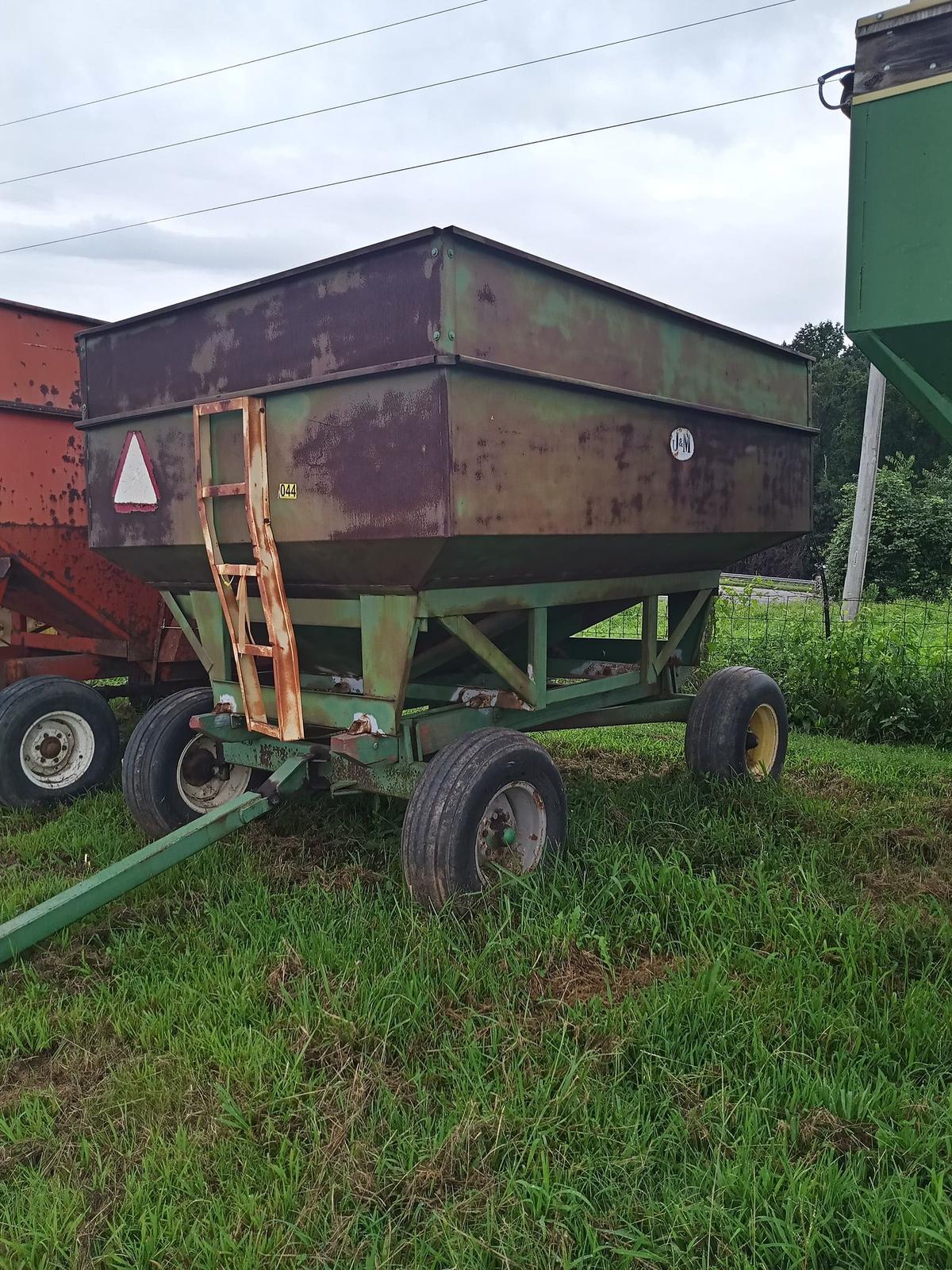 J & M GRAIN/GRAVITY WAGON