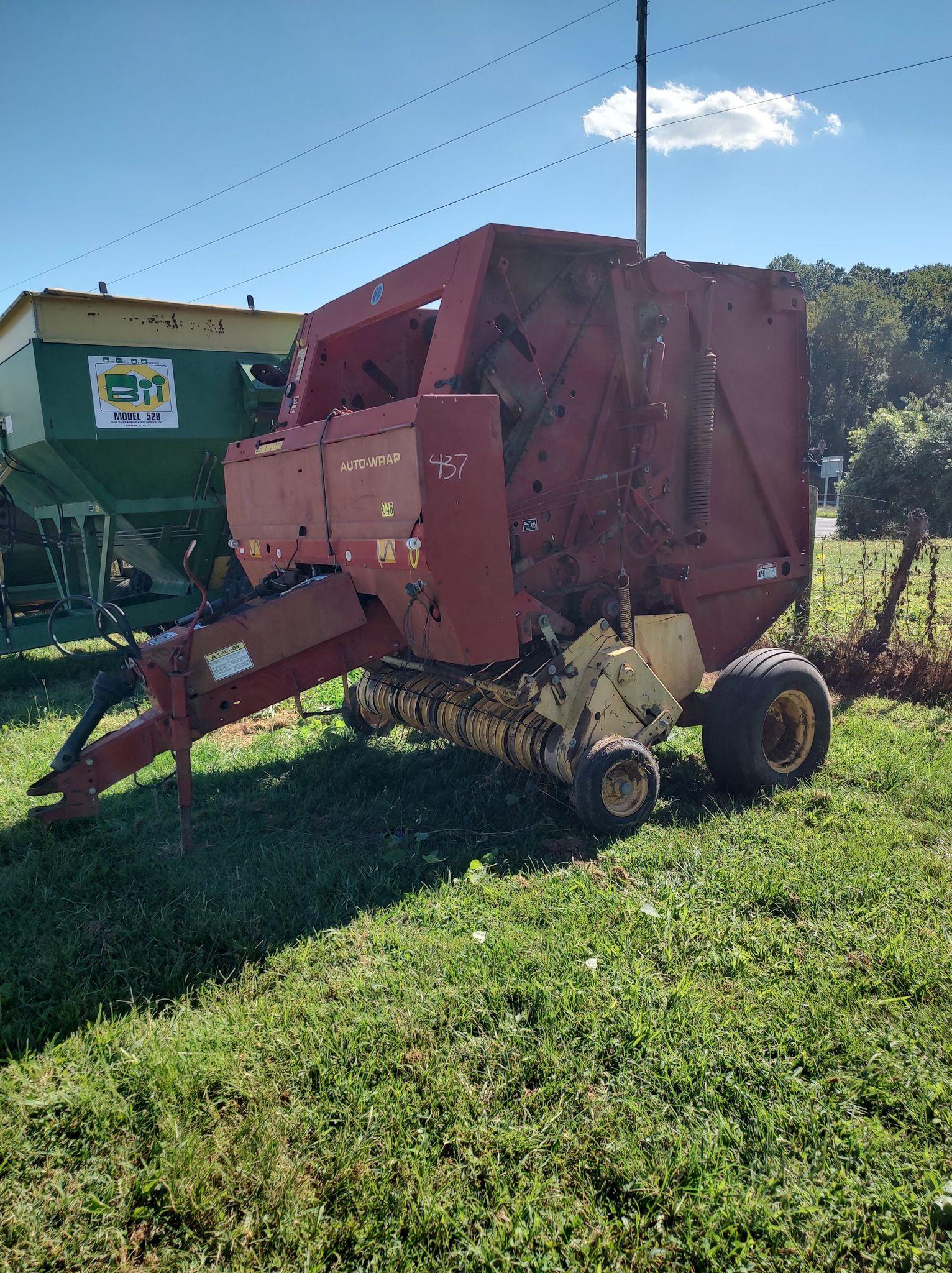 NEW HOLLAND 644 BALER