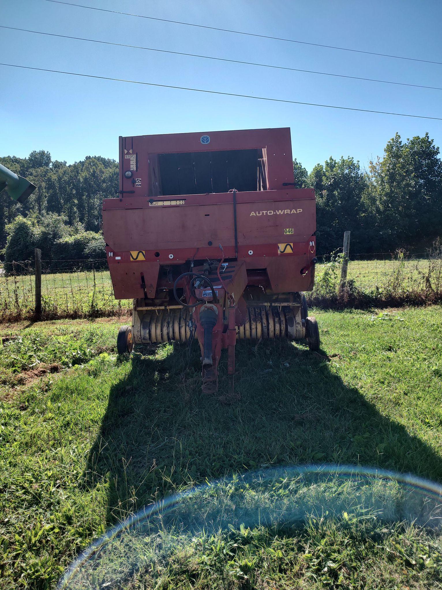 NEW HOLLAND 644 BALER