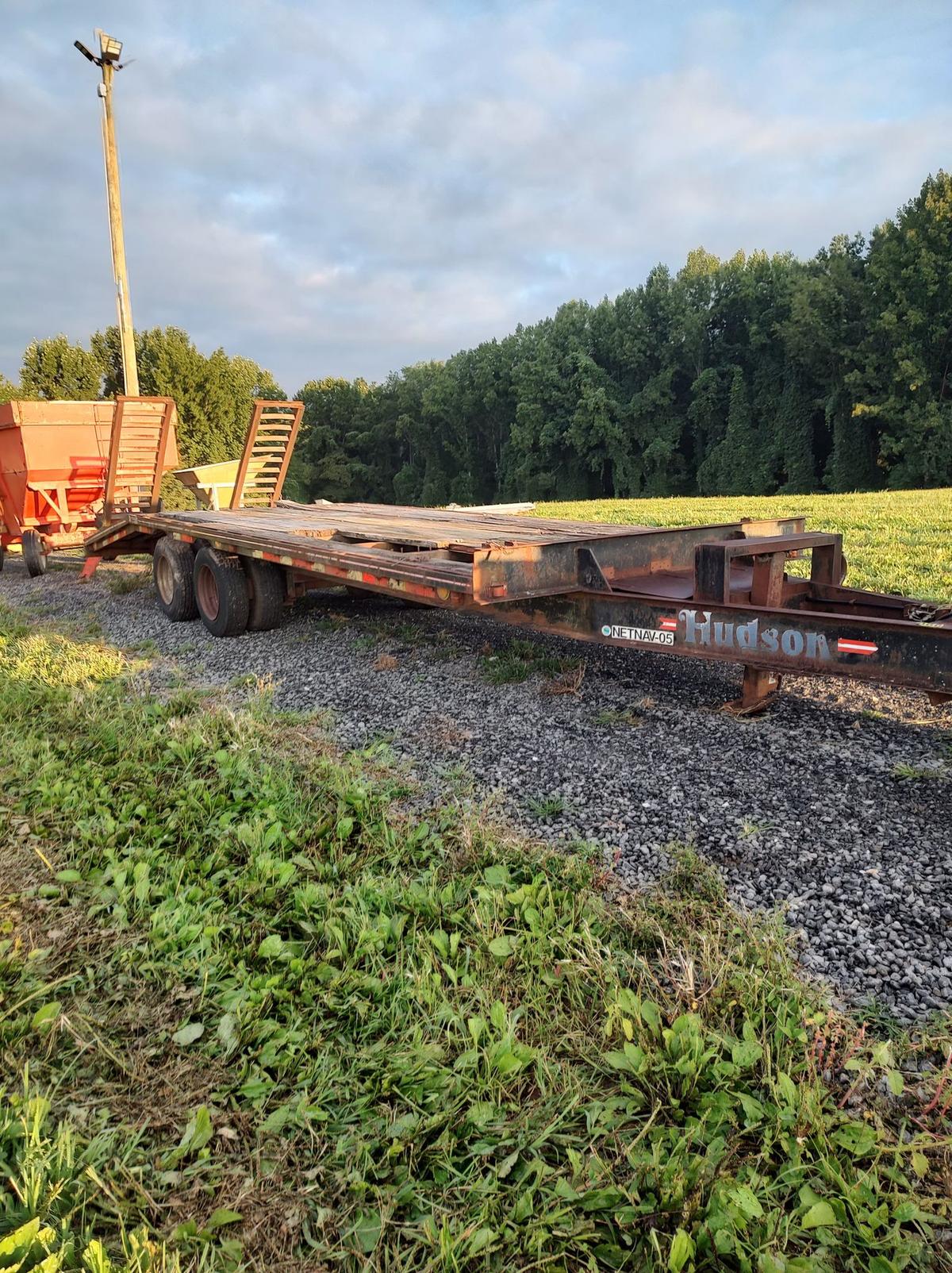 HUDSON DUAL AXLE FLATDECK TRAILER- W/ TITLE (10 TON)