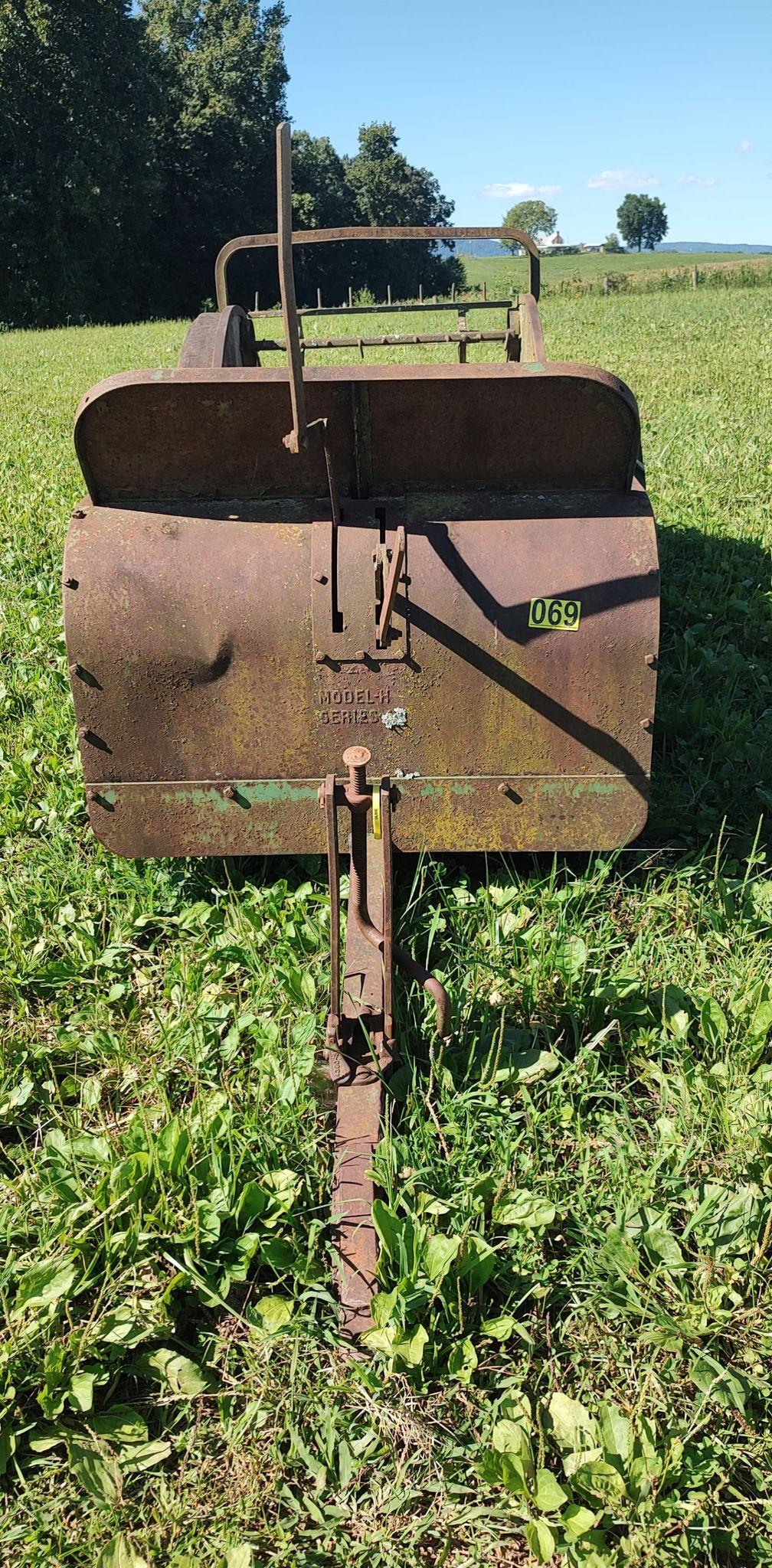 JOHN DEERE MANURE SPREADER