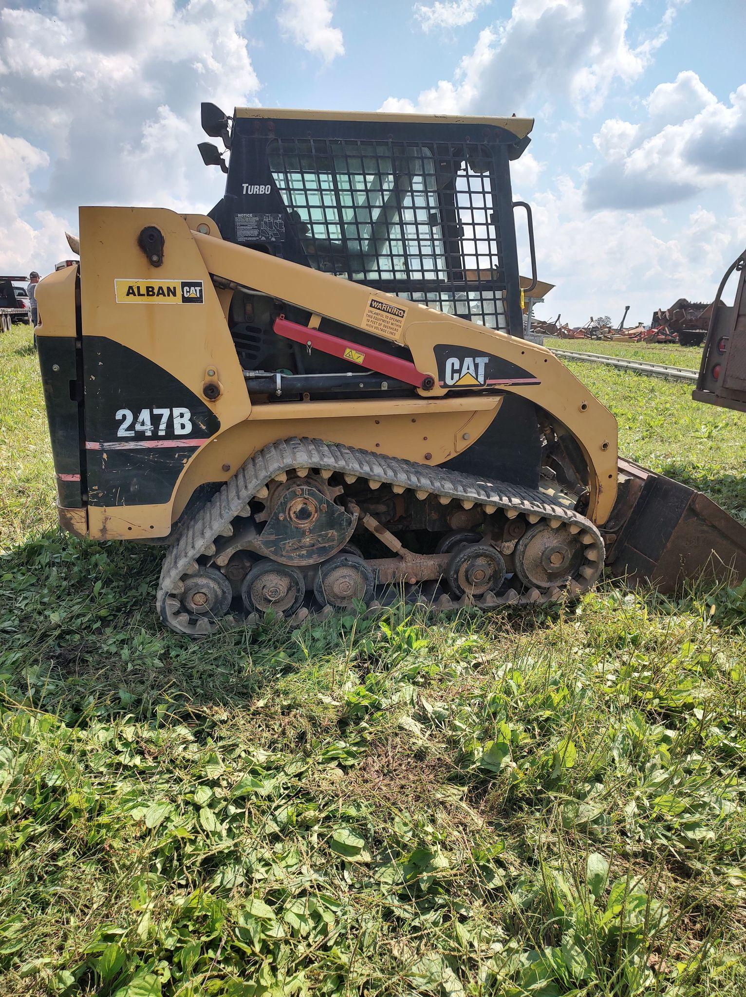 CAT 247B SKIDSTEER - 6000 HOURS