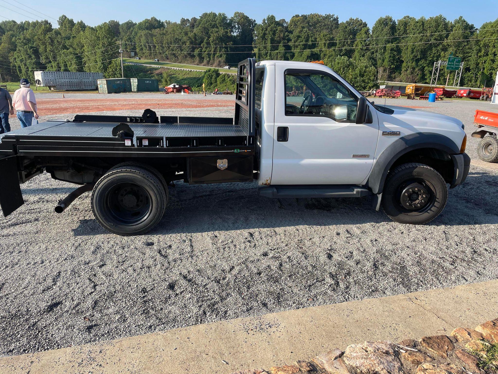 2007 MODEL WHITE F-450 POWER STROKE DIESEL - NEW BED