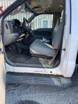 2007 MODEL WHITE F-450 POWER STROKE DIESEL - NEW BED