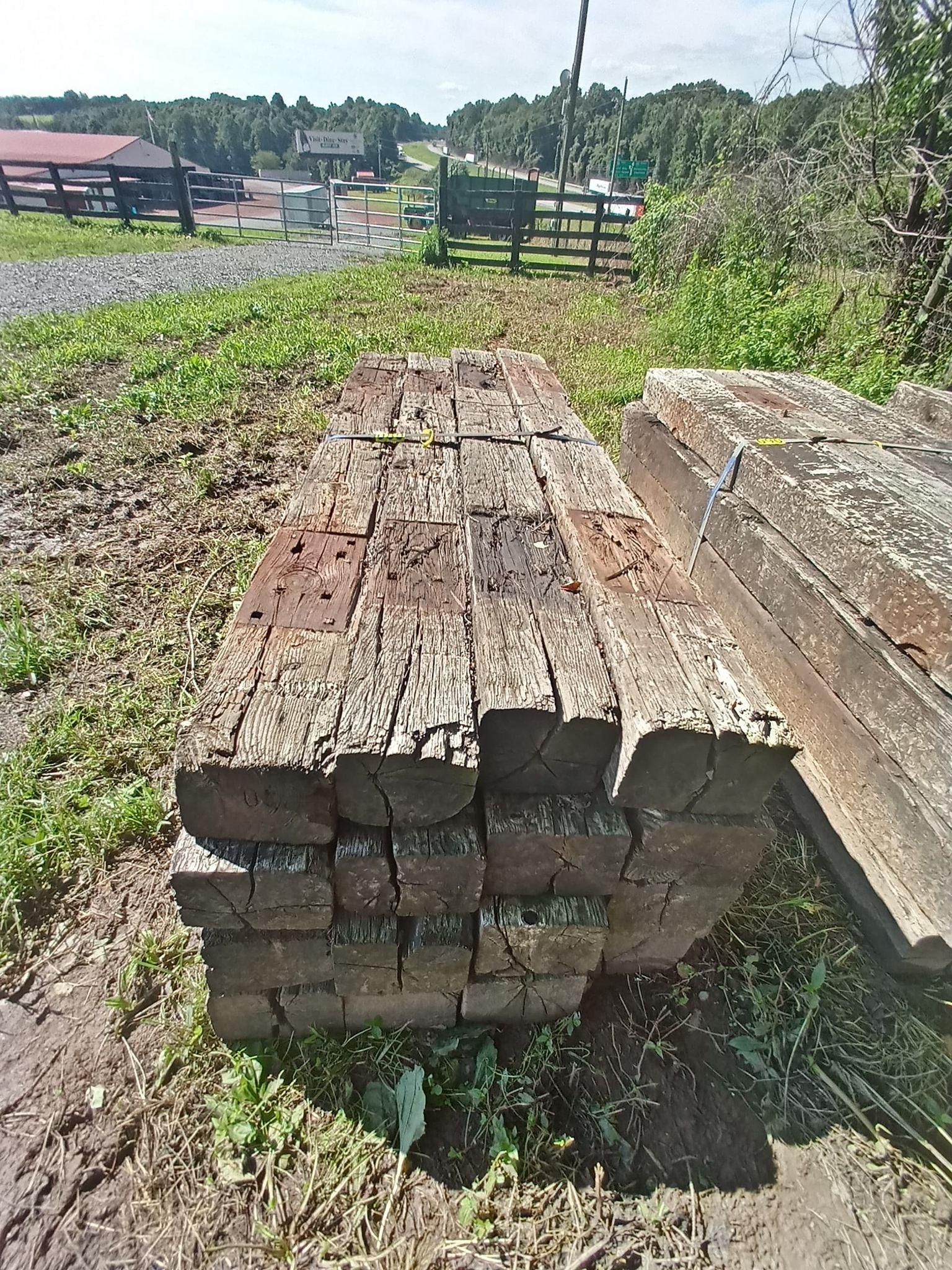 BUNDLE OF RAILROAD TIES (16 TOTAL)