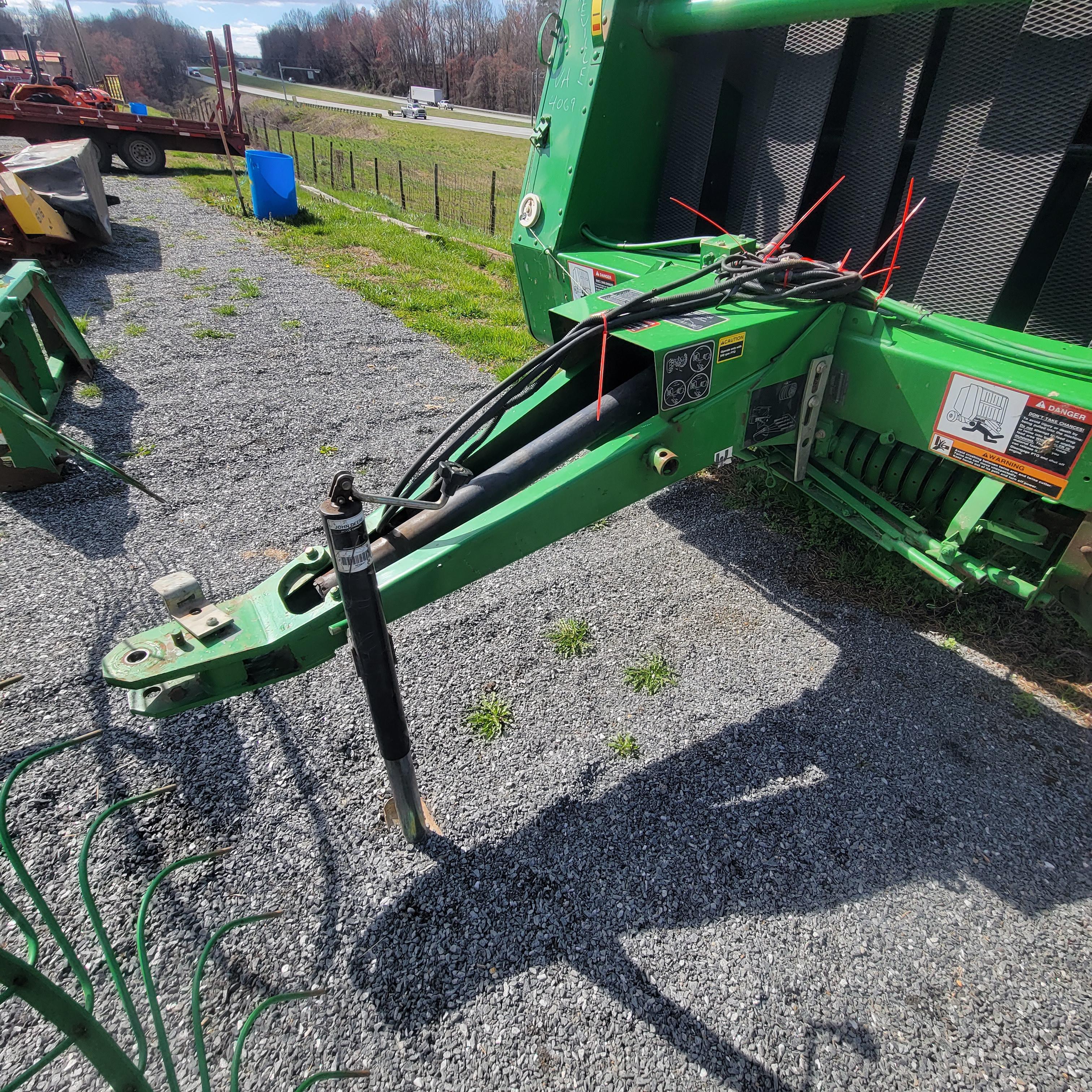 JOHN DEERE 547 ROUND BALER W/ MONITOR & PTO SHAFT IN OFFICE - OPERATORS MANUAL IN OFFICE (ONE OWNER)