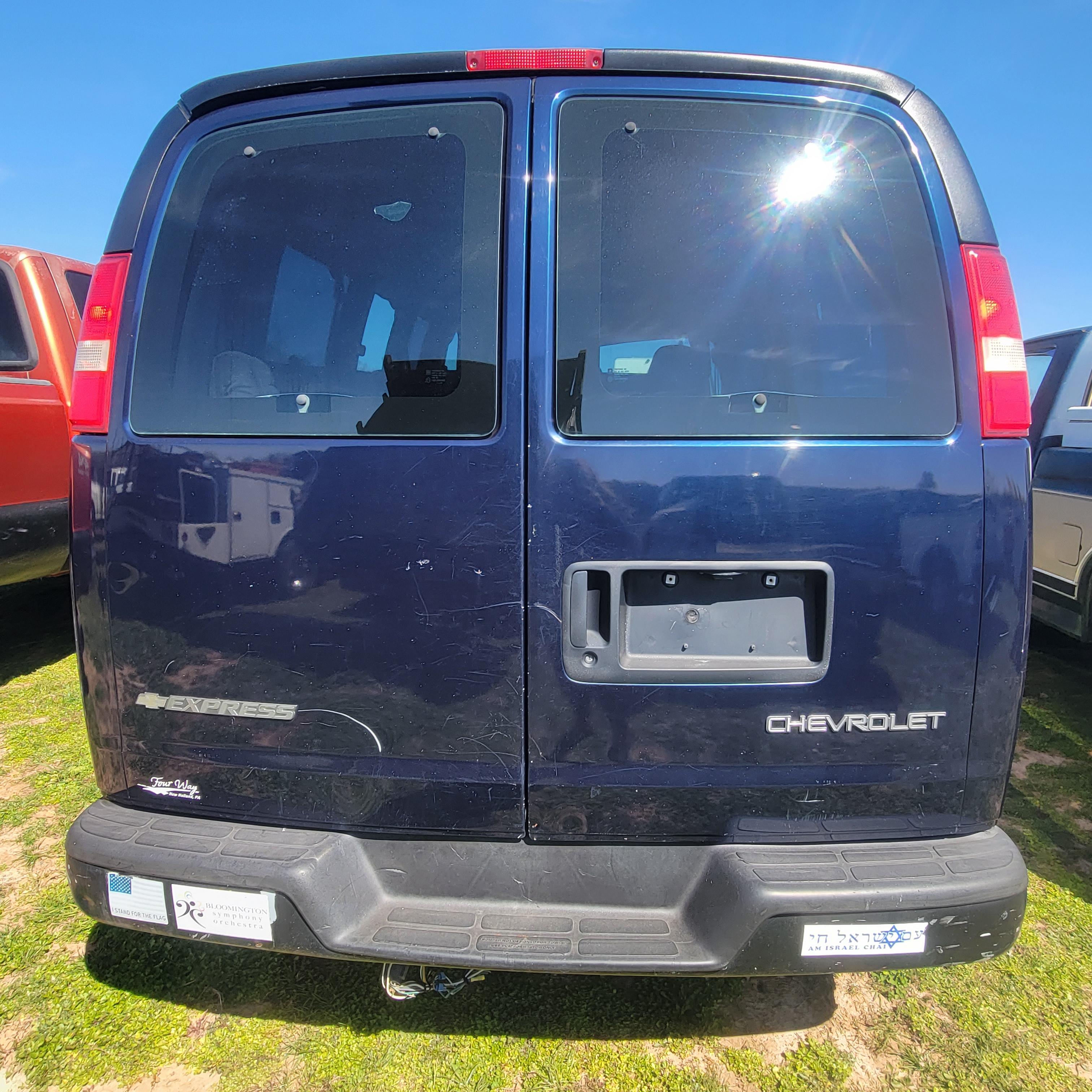 BLACK 2005 CHEVY VAN OVER 200,000 MILES *HAS TITLE*