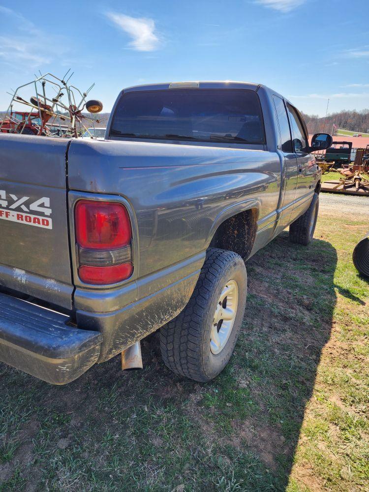 DODGE TRUCK- 2001 4X4 300,000 MILES