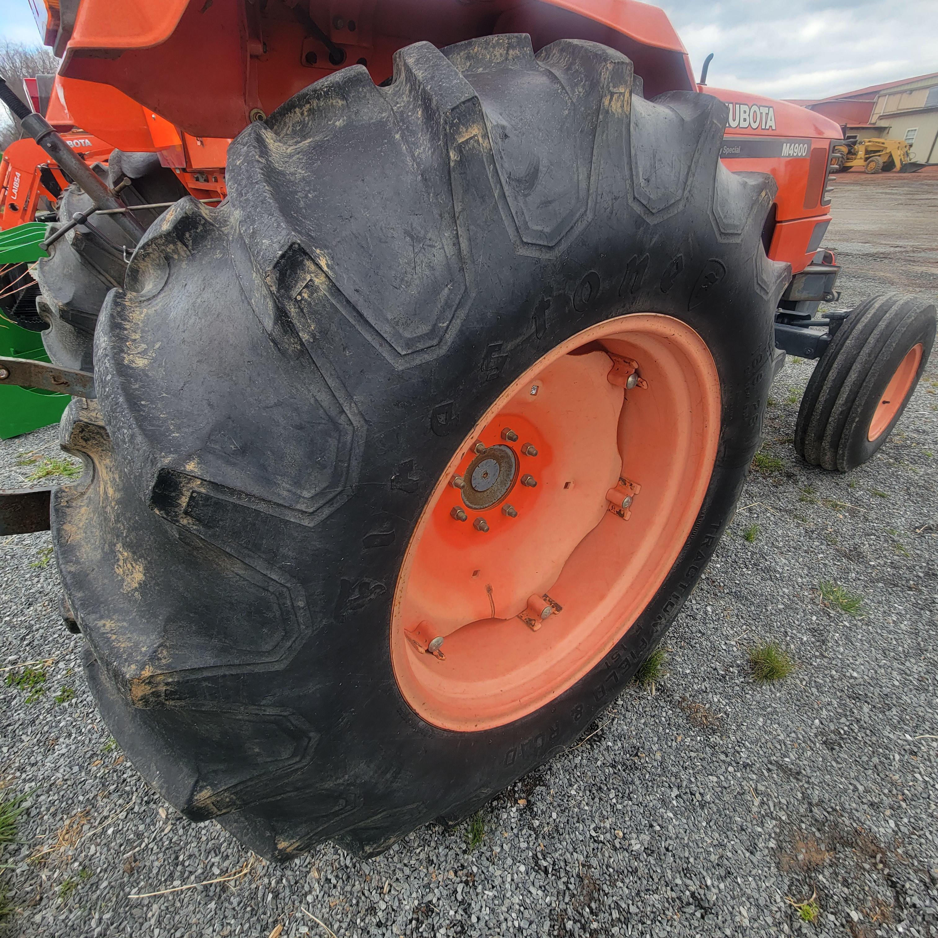 KUBOTA M4900 2WD TRACTOR 850 HOURS