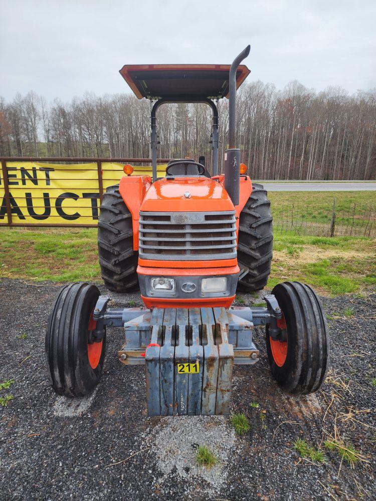 KUBOTA M4900 2WD TRACTOR 850 HOURS