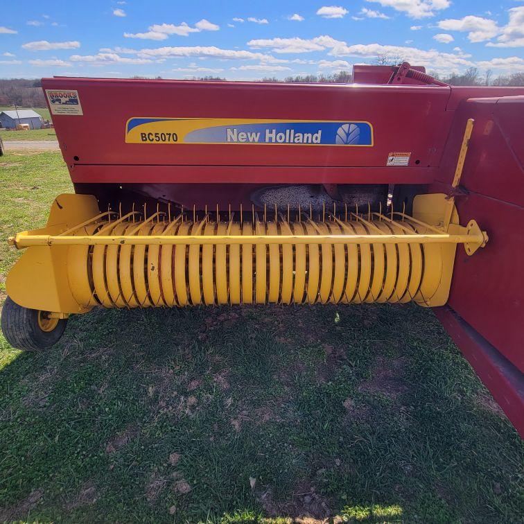 NEW HOLLAND 14 LAYLINER SQUARE BALER