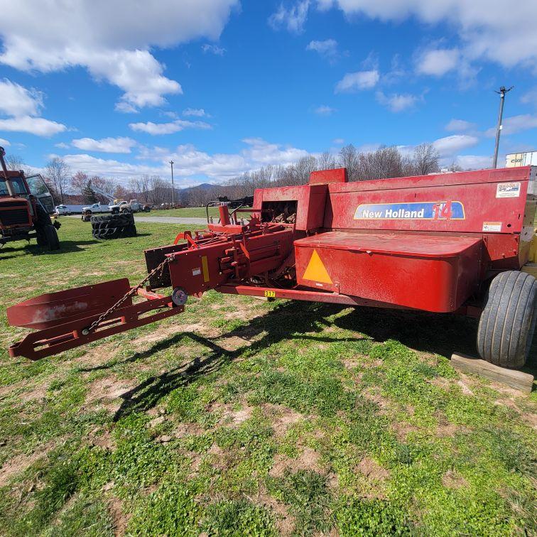 NEW HOLLAND 14 LAYLINER SQUARE BALER