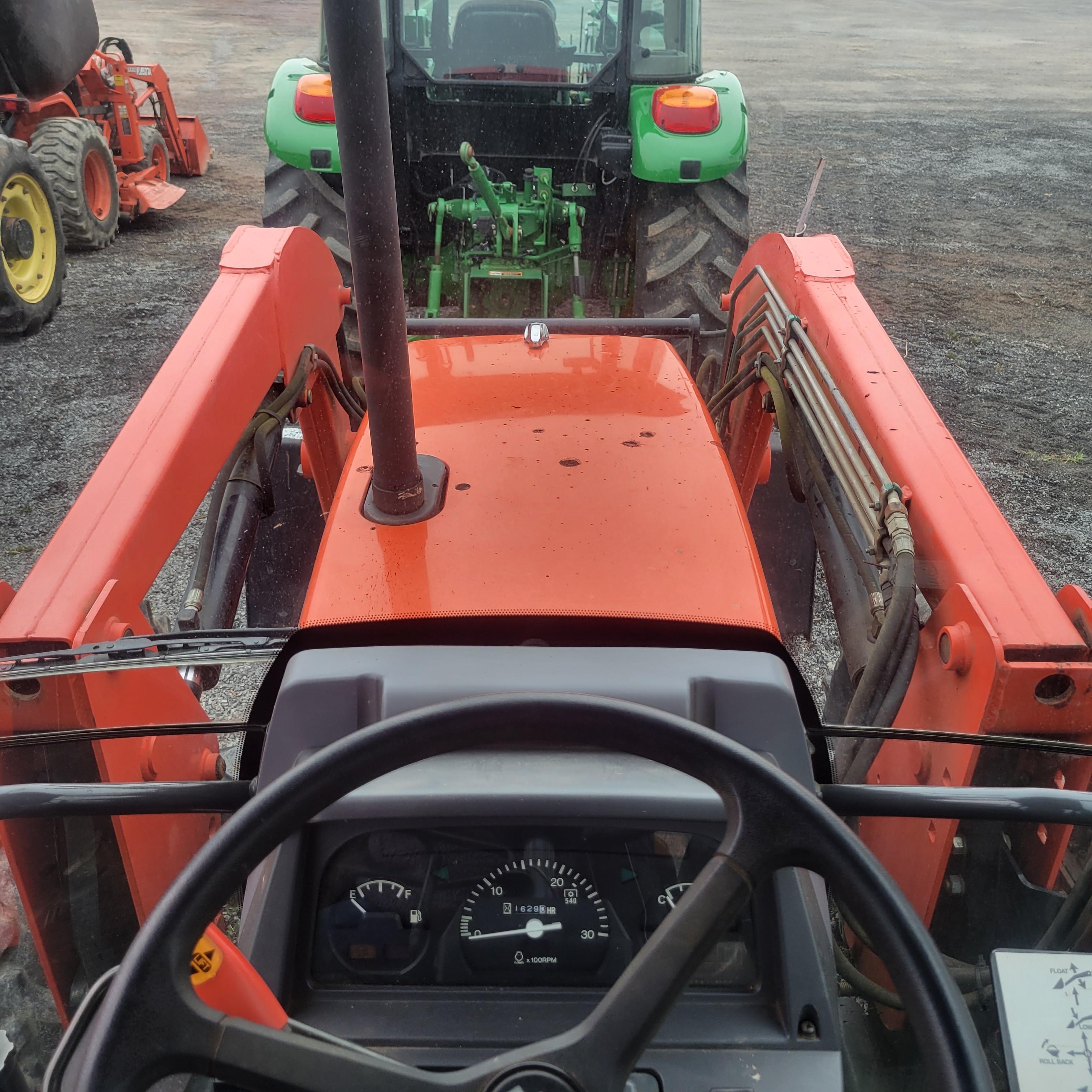 2005 KUBOTA M6800 4X4 CAB C/H/A HYD SHUTTLE 1622 HRS W/ BUSH HOG M446 LOADER  SN:70634