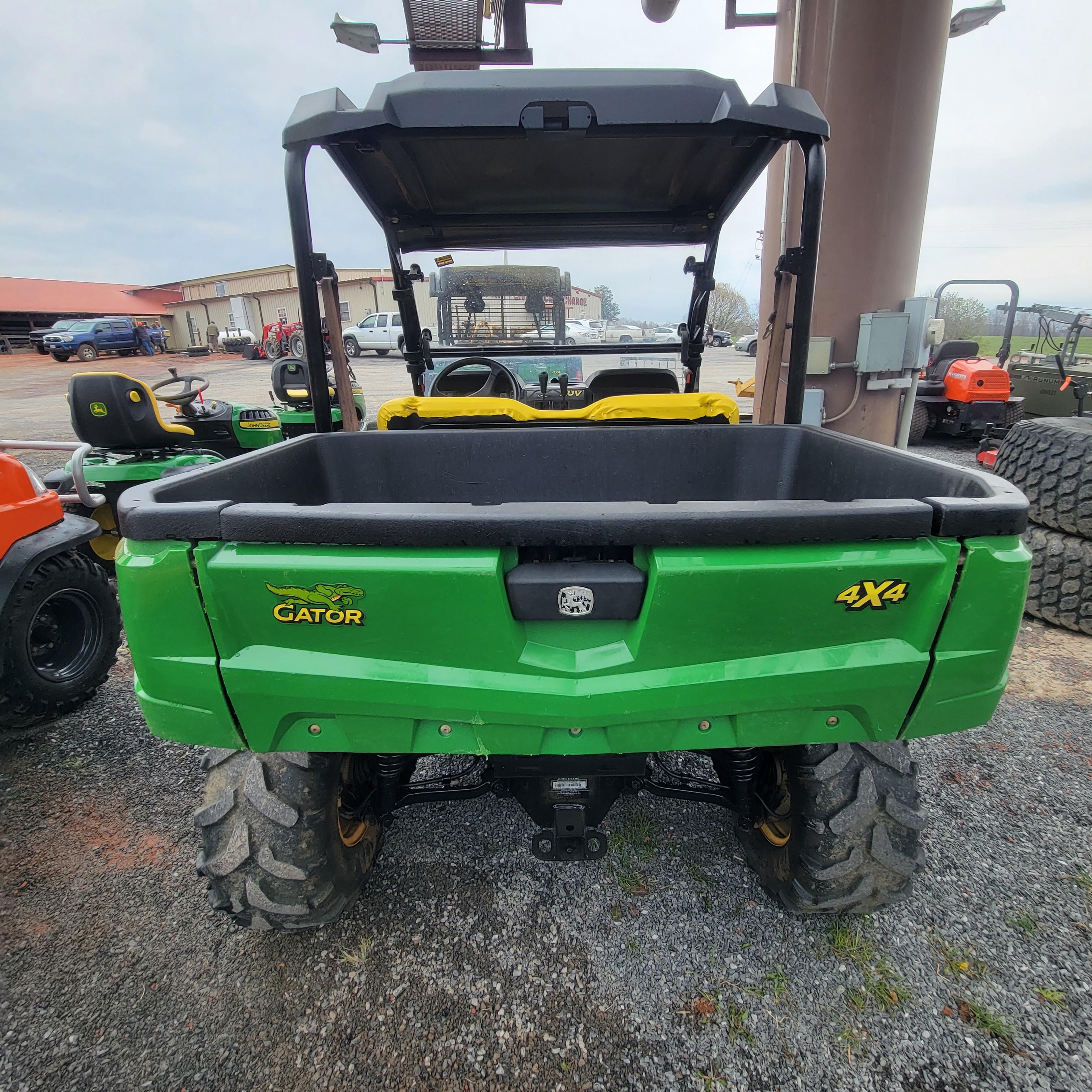 JOHN DEERE GATOR  4X4 XUV560E 4WD 1675 HRS