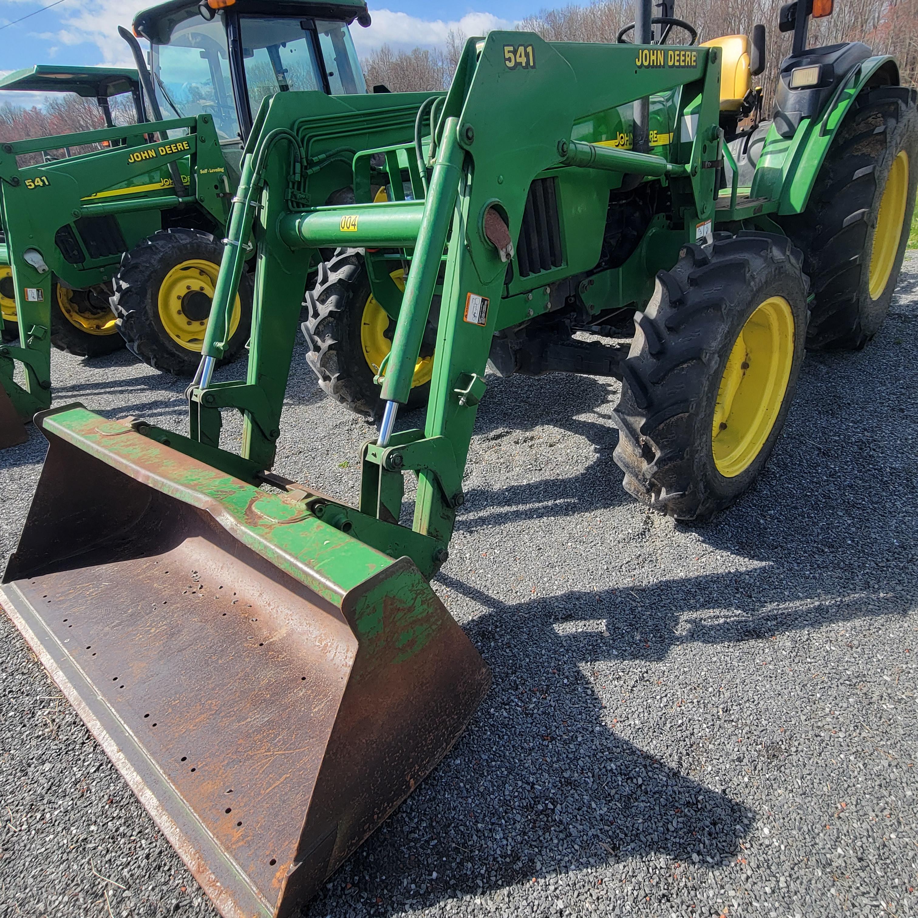 JOHN DEERE 5420 OPEN TRACTOR W/ LOADER BUCKET - 2899 HOURS - WEAK CLUTCH AS IT IS ORIGINAL CLUTCH -