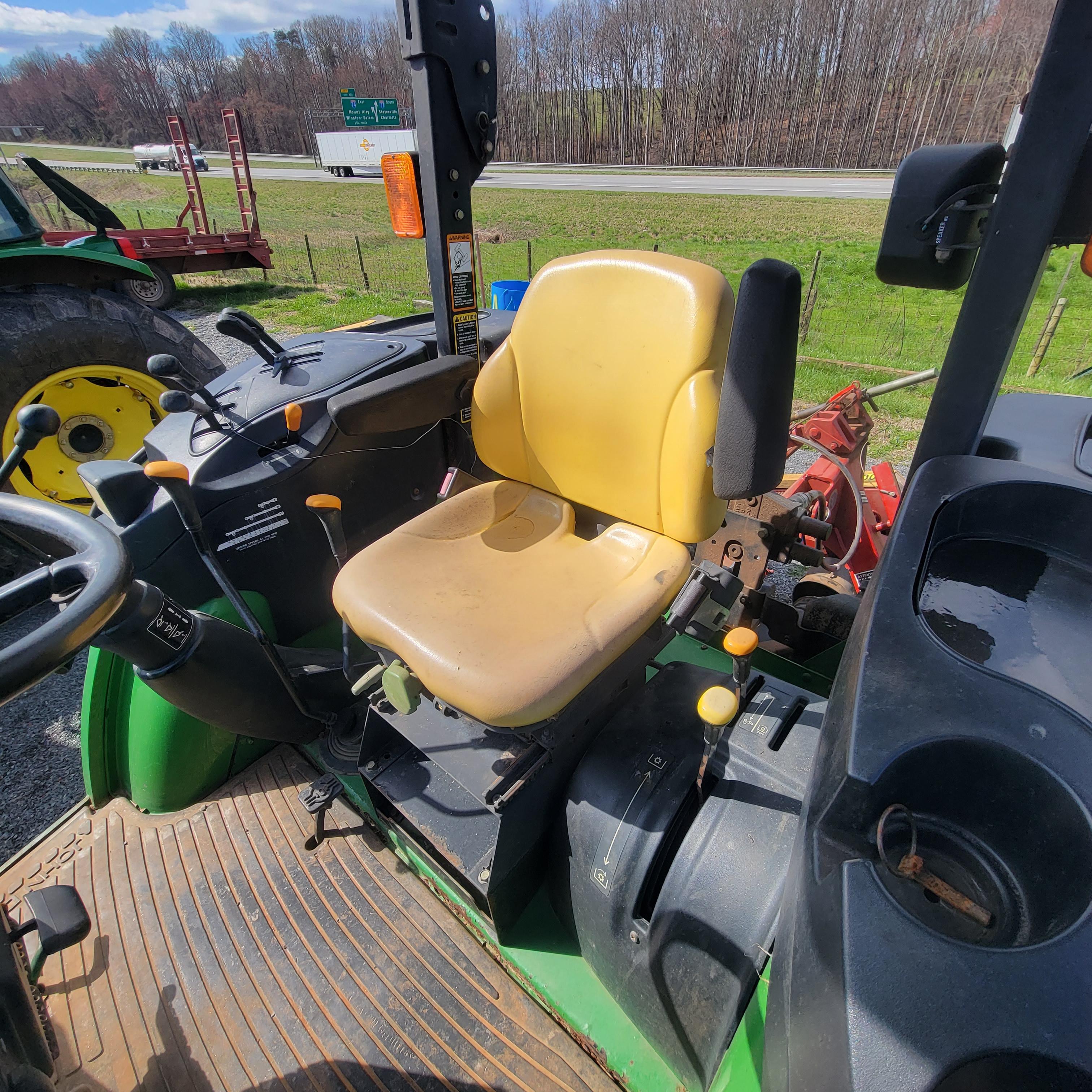 JOHN DEERE 5420 OPEN TRACTOR W/ LOADER BUCKET - 2899 HOURS - WEAK CLUTCH AS IT IS ORIGINAL CLUTCH -