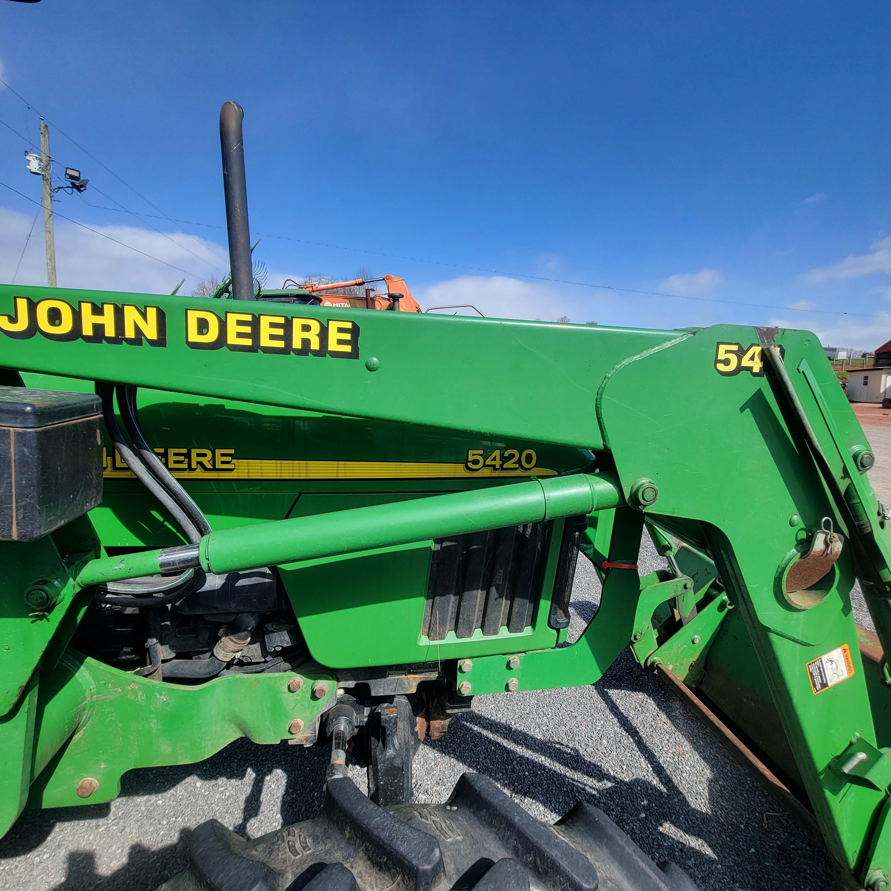 JOHN DEERE 5420 OPEN TRACTOR W/ LOADER BUCKET - 2899 HOURS - WEAK CLUTCH AS IT IS ORIGINAL CLUTCH -