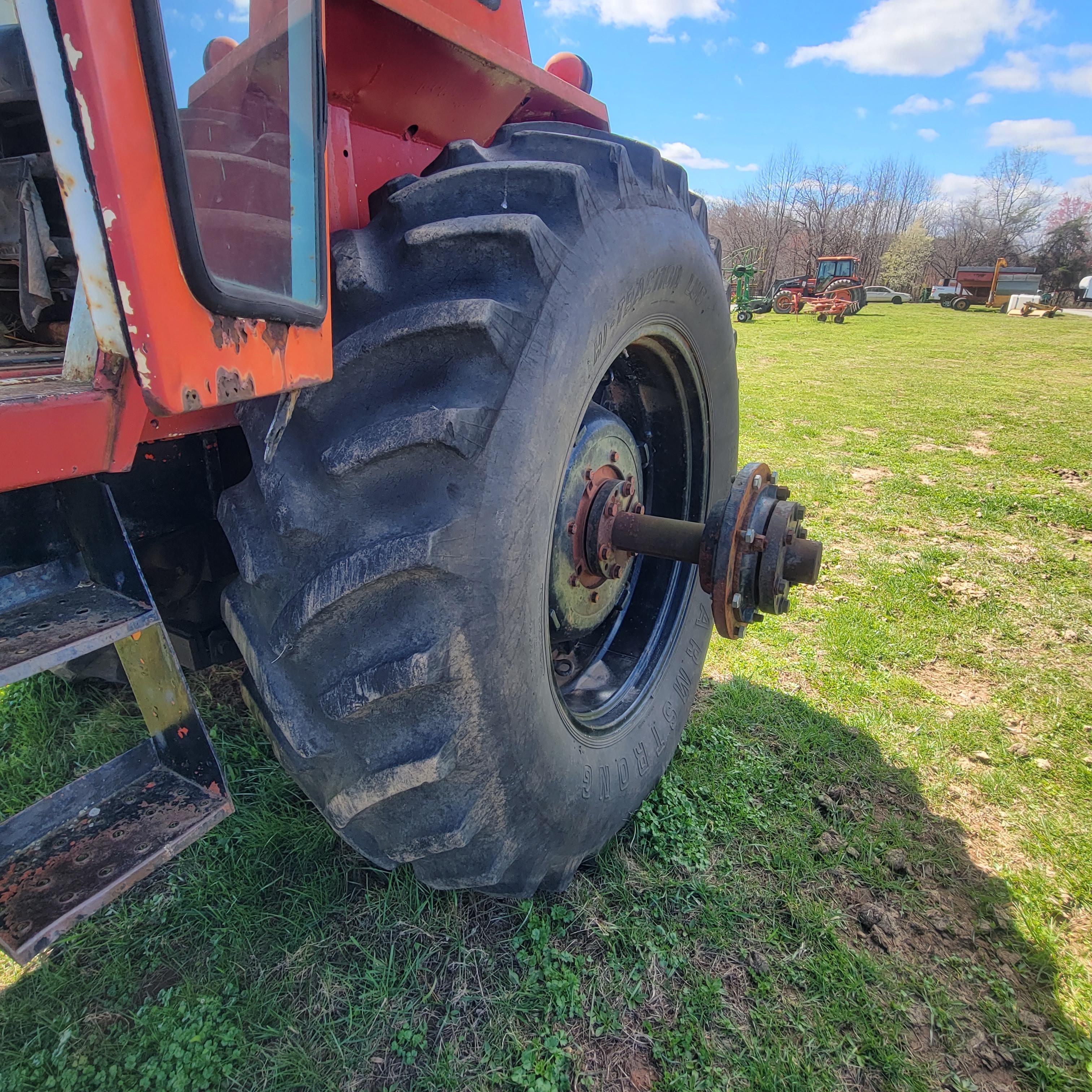 CASE 1370 W/ DUALS 6500 HOURS