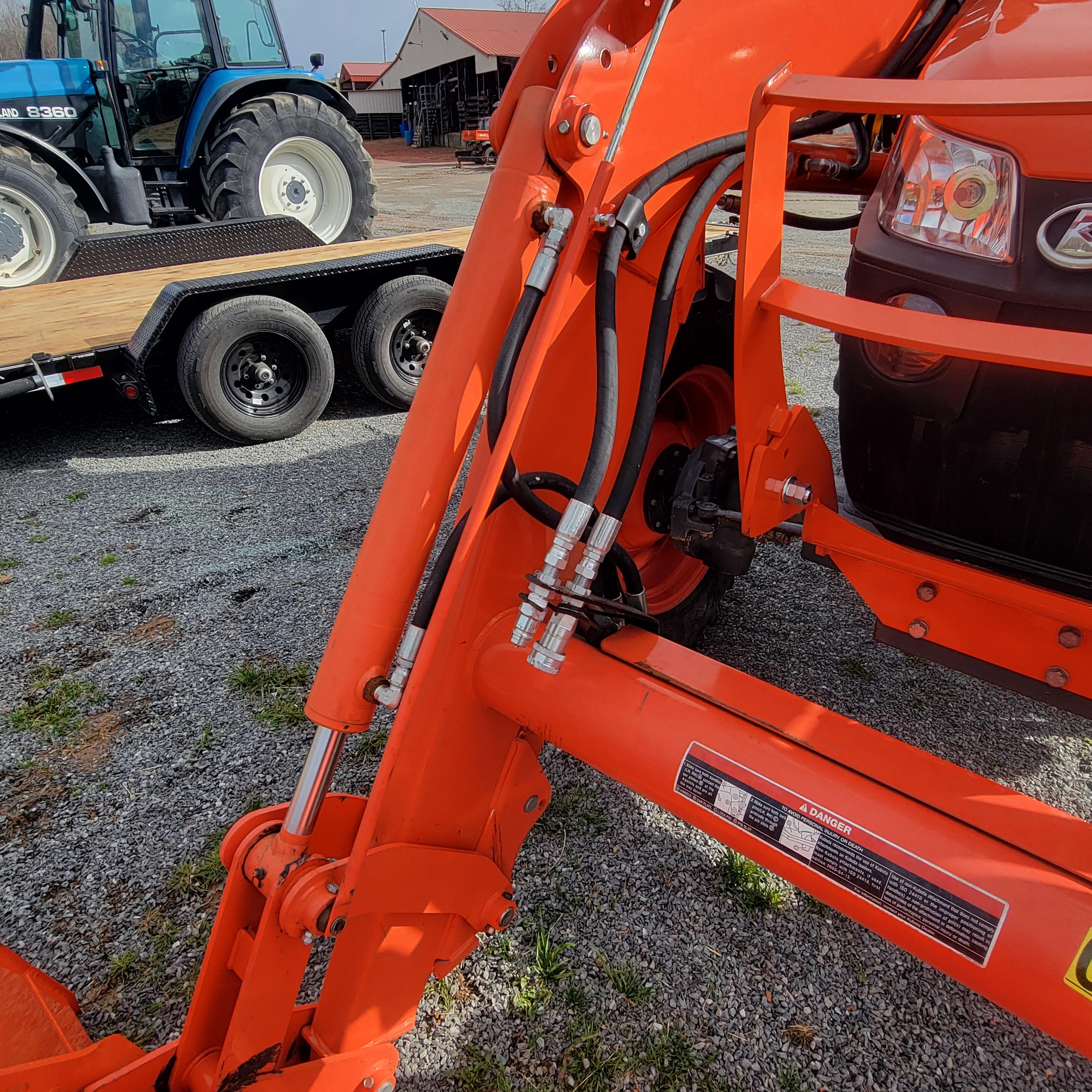 KUBOTA M5-111 TRACTOR W/ LOADER 8SPD - HYD SHUTTLE -SHOWING 6404 HOURS