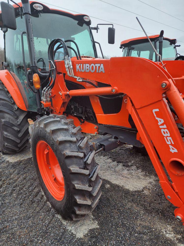 KUBOTA M5-111 TRACTOR W/ LOADER 8SPD - HYD SHUTTLE -SHOWING 6404 HOURS