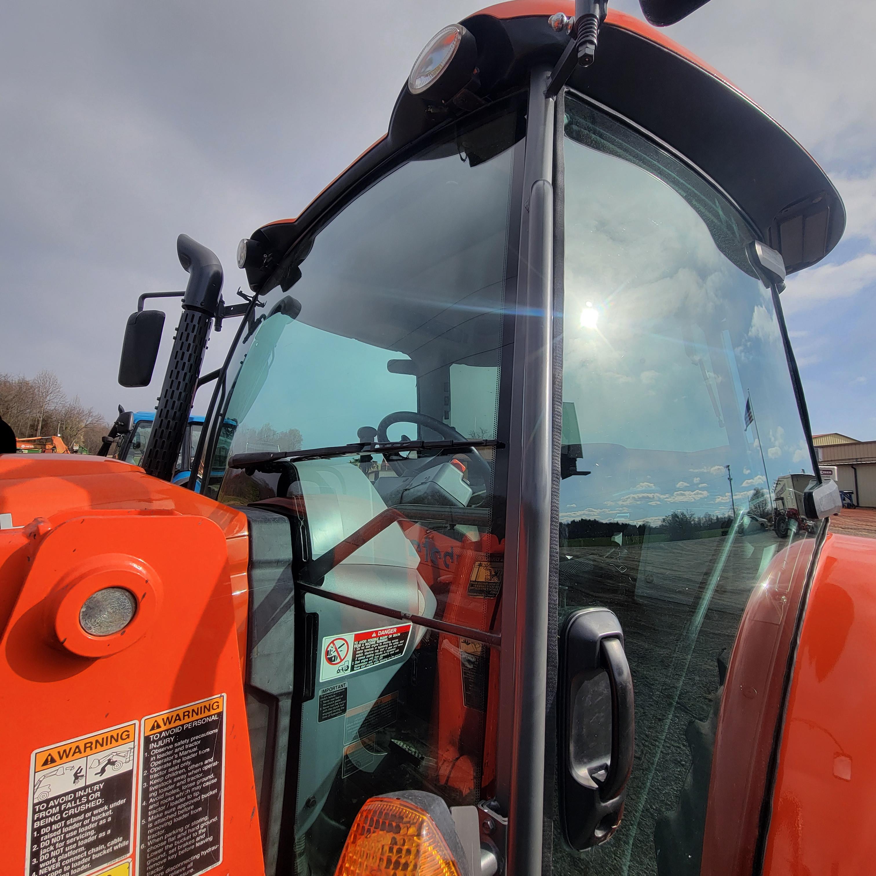 KUBOTA M5-111 TRACTOR W/ LOADER 8SPD - HYD SHUTTLE -SHOWING 6404 HOURS