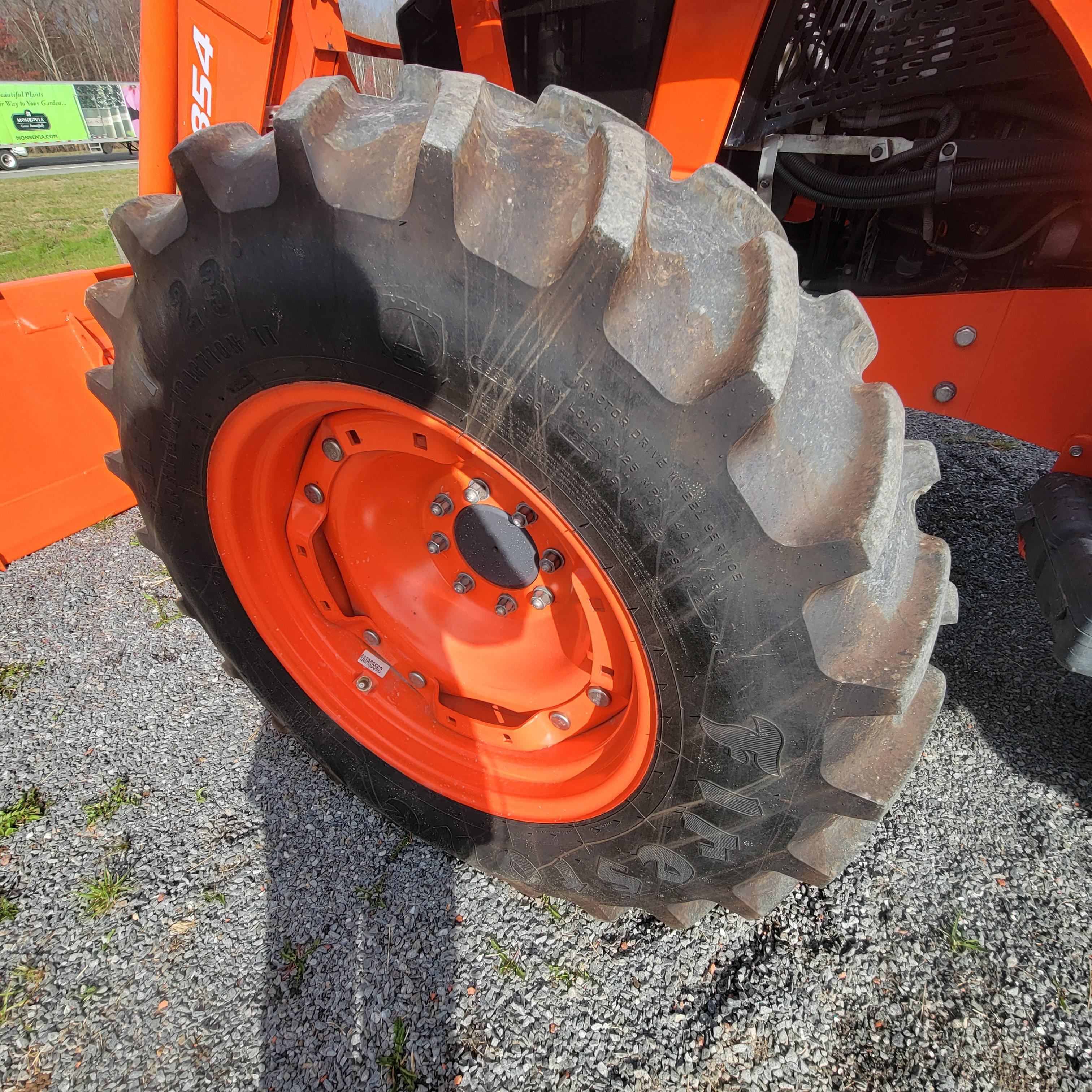 KUBOTA M5-111 TRACTOR W/ LOADER 8SPD - HYD SHUTTLE -SHOWING 6404 HOURS