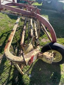 NEW HOLLAND 256 HAY RAKE