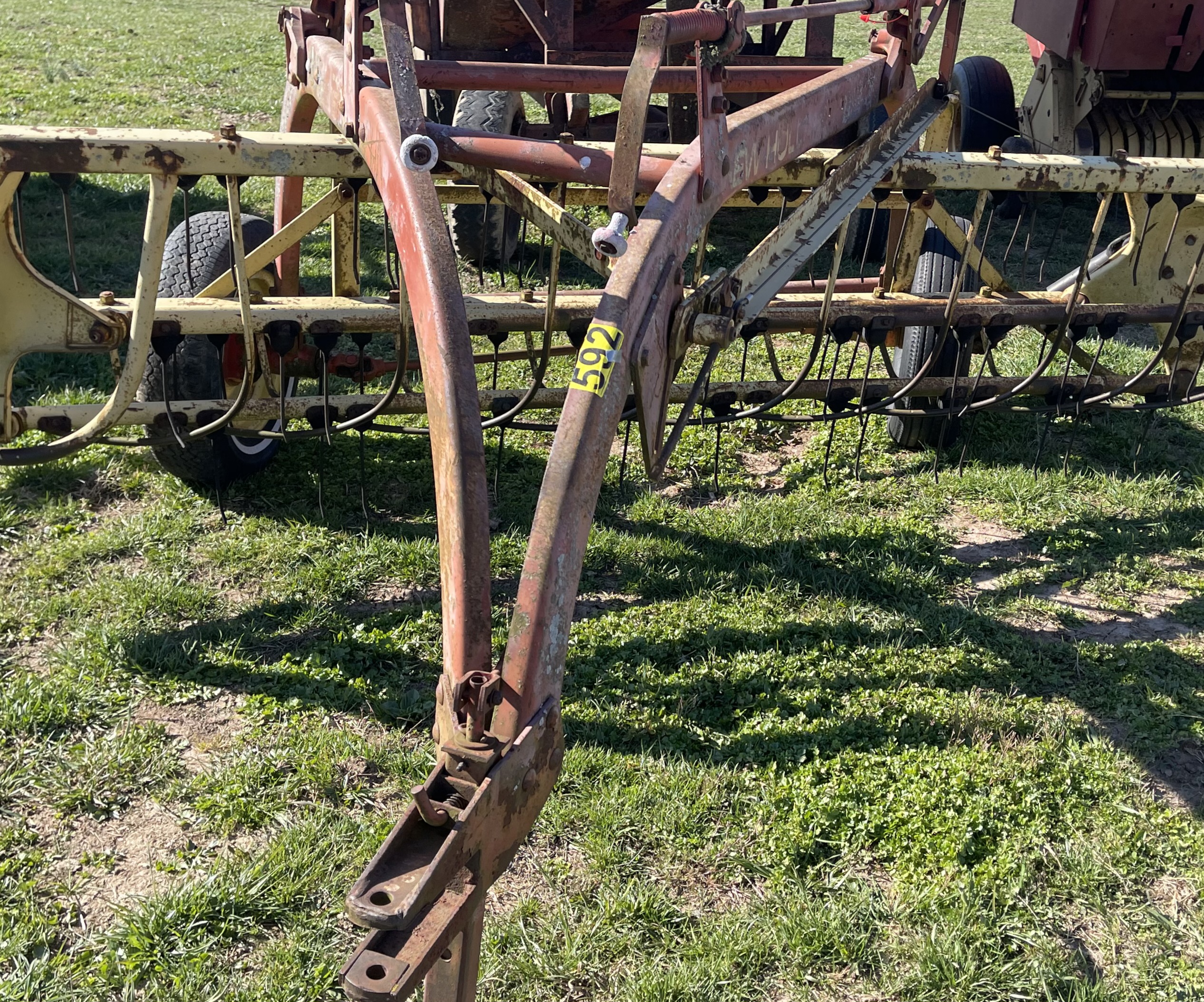 NEW HOLLAND 256 HAY RAKE