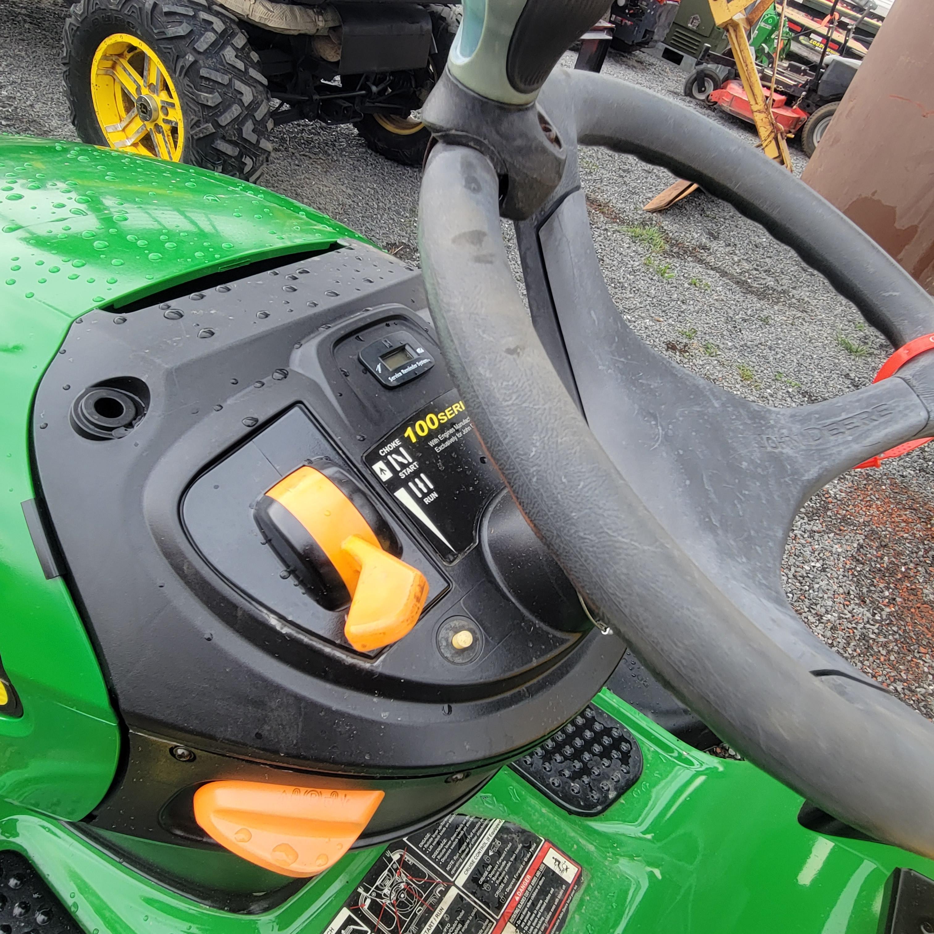 JOHN DEERE D160 LAWN MOWER - 285 HOURS