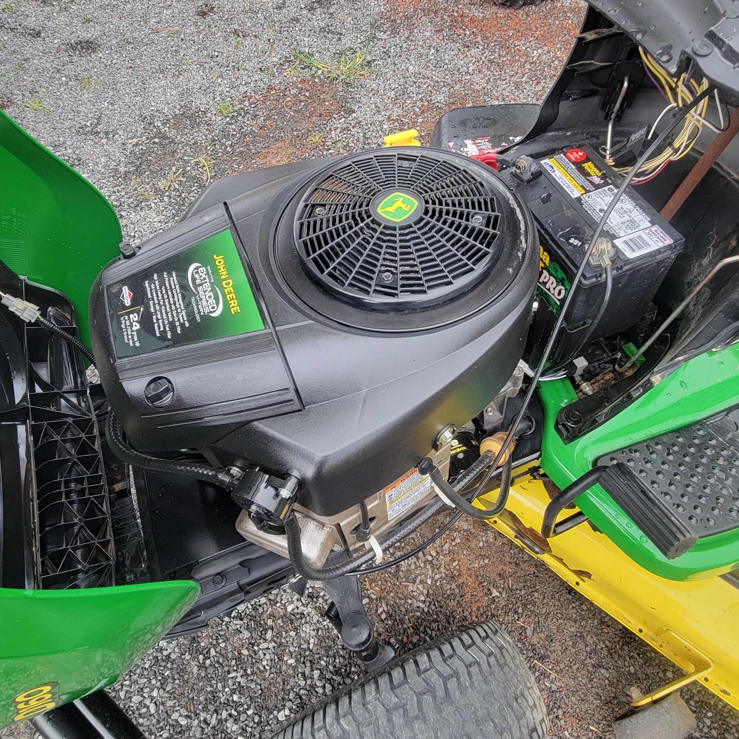 JOHN DEERE D160 LAWN MOWER - 285 HOURS