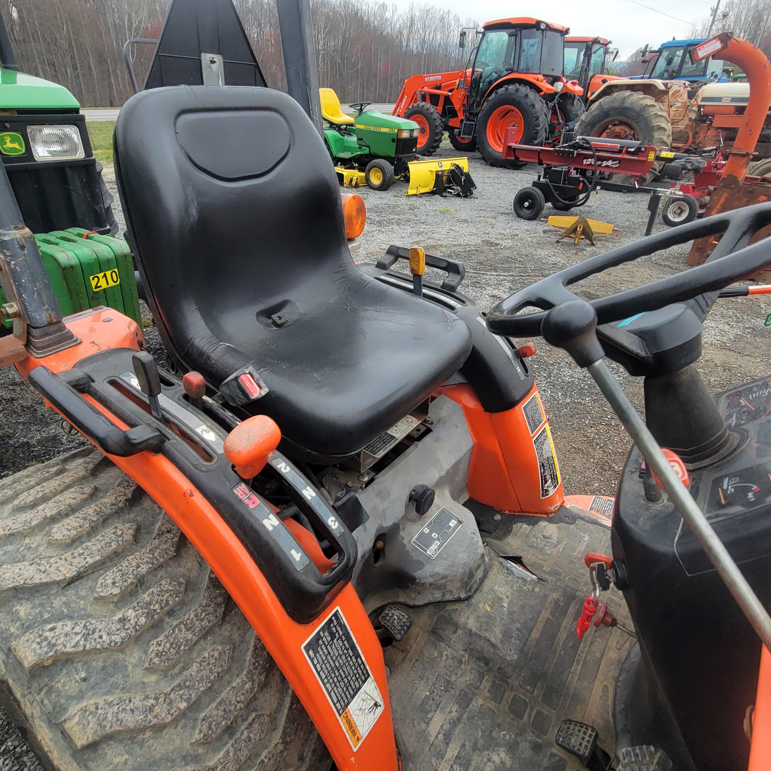 KUBOTA B7500 4X4 W/ LOADER & MOWER DECK - 876 HOURS SN:31811