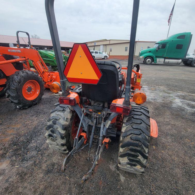 KUBOTA B7500 4X4 W/ LOADER & MOWER DECK - 876 HOURS SN:31811