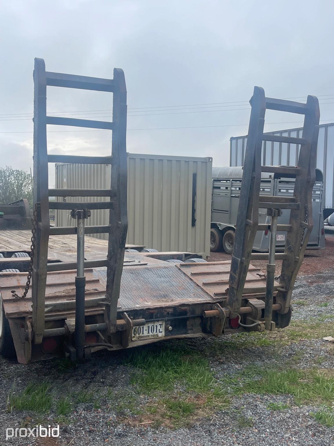 1965 FELCO 35 TON 28 FT LOWBOY TRAILER WITH HYDRAULIC RAMPS & AIR BRAKES - HAS TITLE